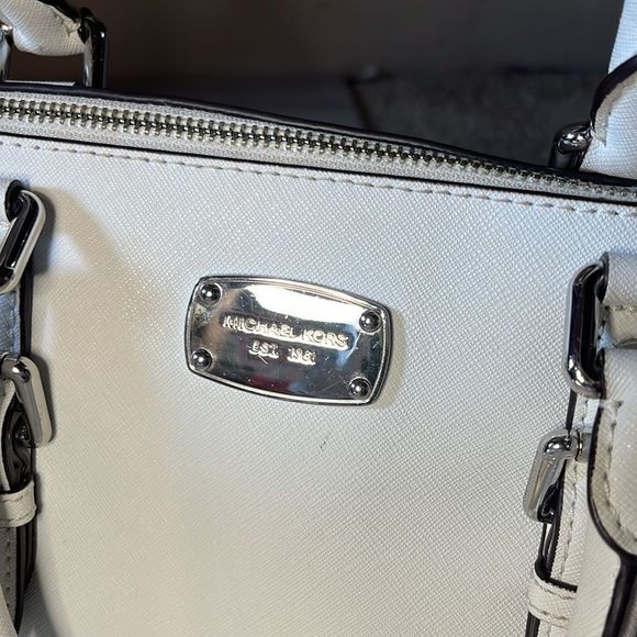 Michael Kors Large Satchel Style Bag in White Roomy with Handles Crossbody Strap - Picture 12 of 13